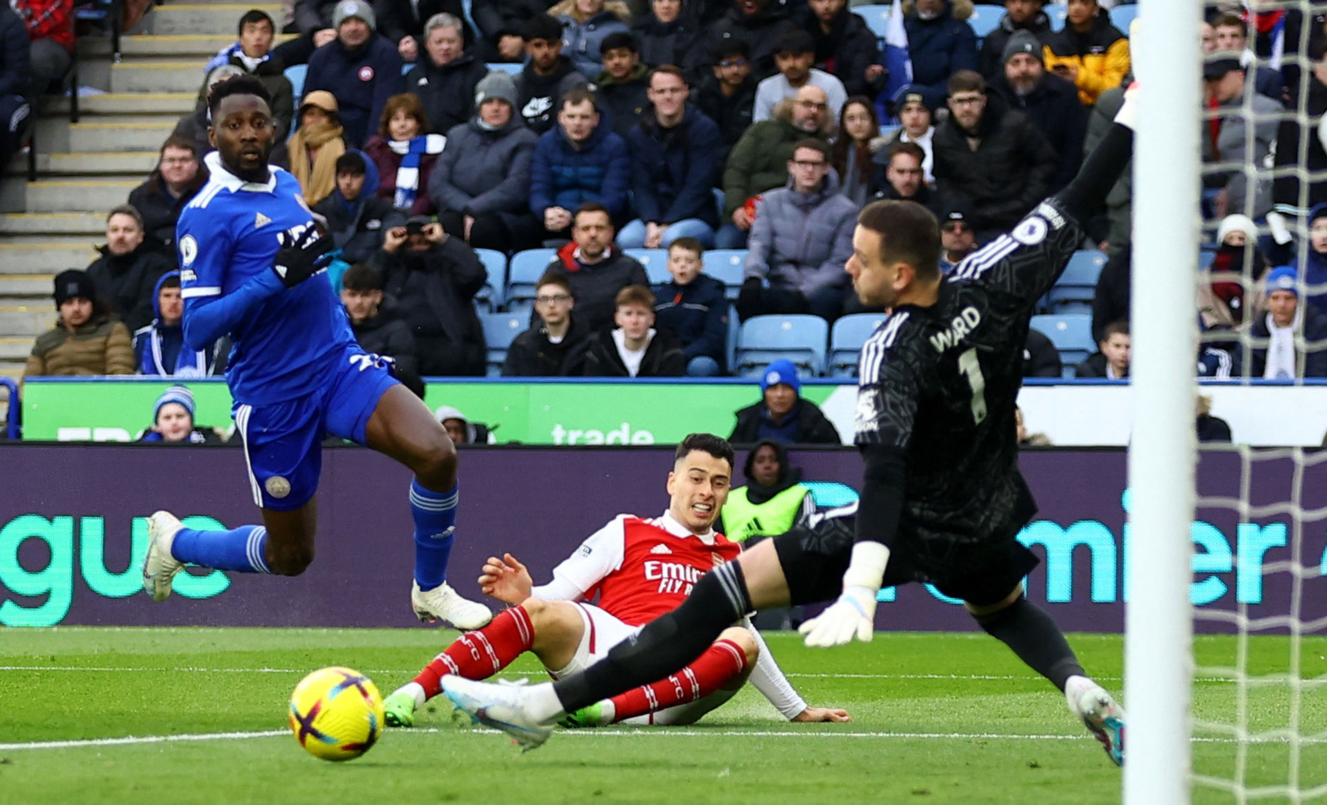 在他在場期 在他在場期